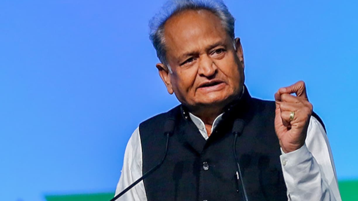 Coronavirus से फिर संक्रमित हुए राजस्थान के CM Ashok Gehlot, एक दिन पहले ही Rahul Gandhi का स्वागत किया था