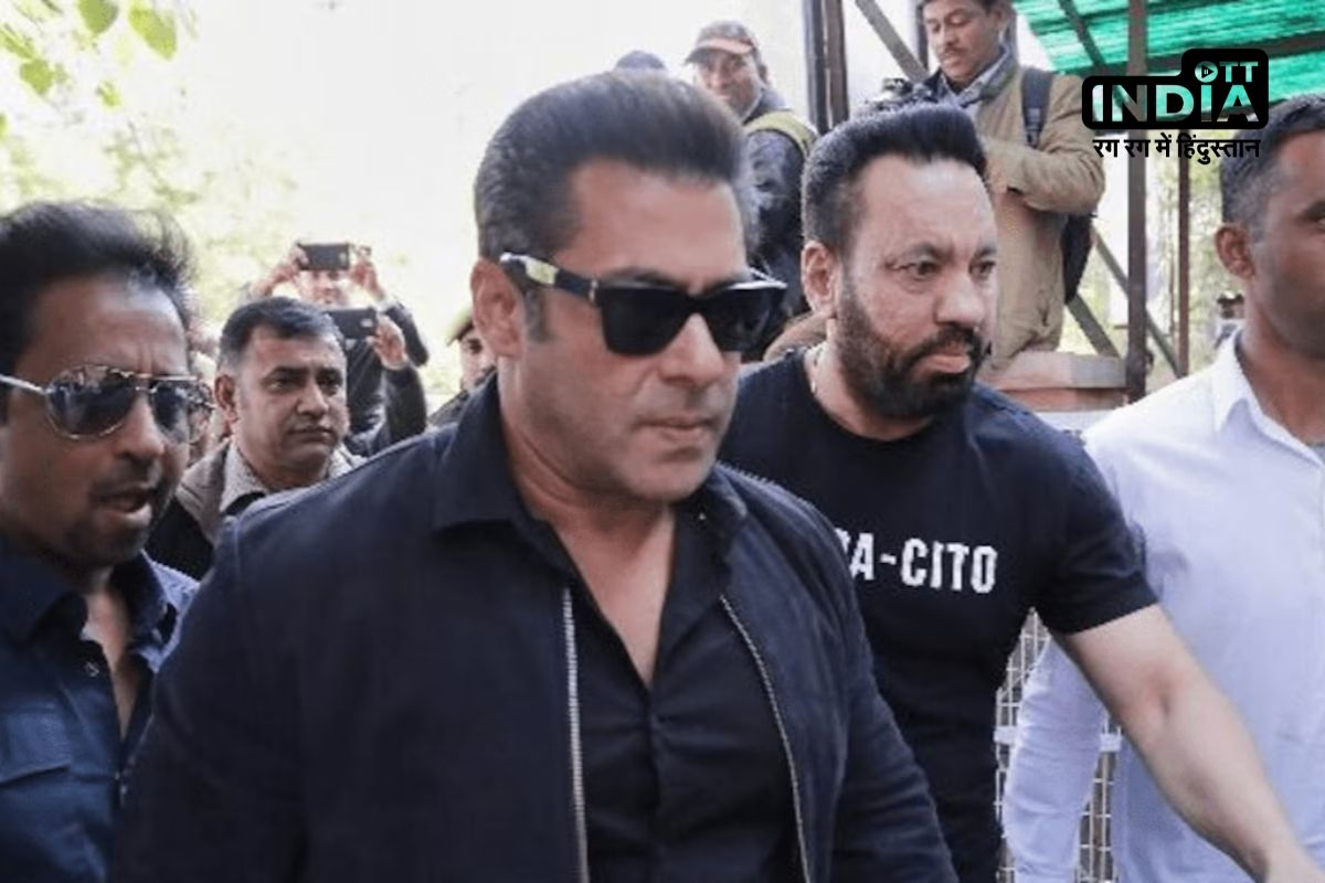 Salman Khan: सलमान खान के घर के बाहर फायरिंग, बाइक से आए शूटर्स ने बरसाईं ताबड़तोड़ गोलियां