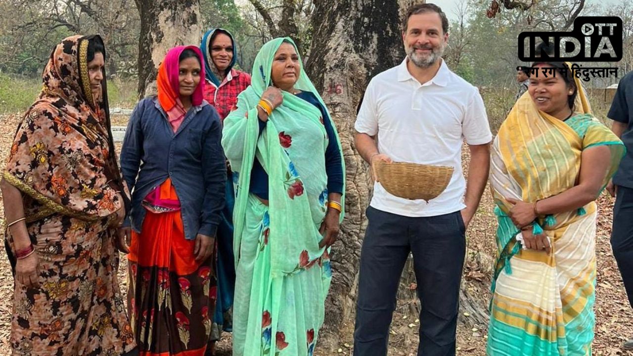 Rahul Gandhi in MP: मध्य प्रदेश में महुआ चुनने वाली महिलाओं से मिलने पहुंचे कांग्रेस राहुल गांधी…