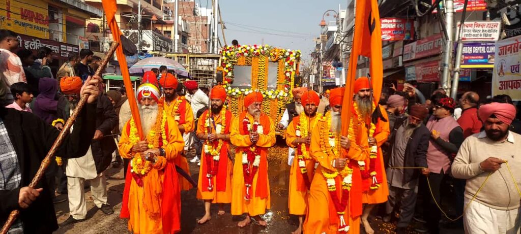 Sikh Akhadas in Kumbh: कुंभ में सिख अखाड़े हैं आध्यात्मिकता का शानदार उदाहरण, जानिए इनका इतिहास 
