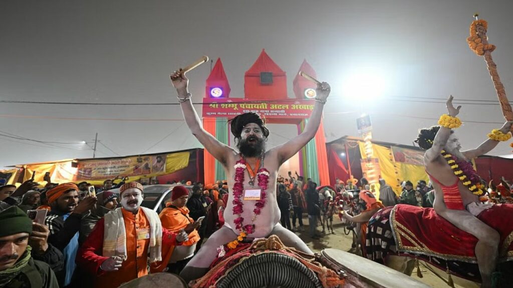 Mahakumbh 2025 Amrit Snan: मकर संक्रांति पर महाकुंभ का पहला अमृत स्नान आज, अखाड़ों के संत लगा रहे हैं डुबकी 