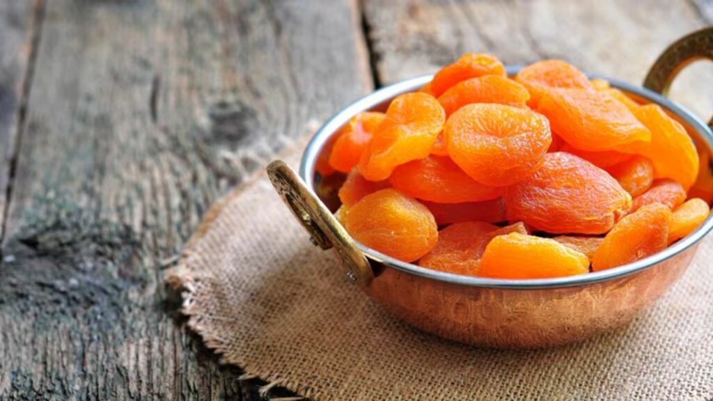 Dried Apricots Benefits: सर्दियों में सूखे खुबानी रखेंगे आपको गर्म, जानें अन्य फायदे 
