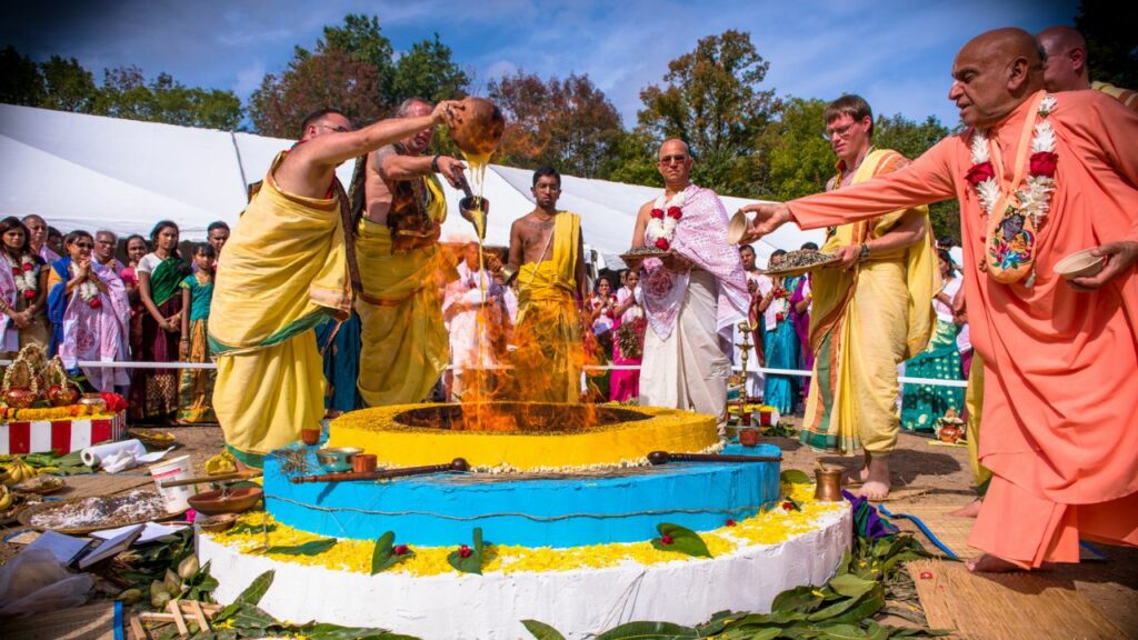 ISKCON Puja Paddhati: भगवान कृष्ण को समर्पित है इस्कॉन, जानें इसकी पूजा पद्धति 