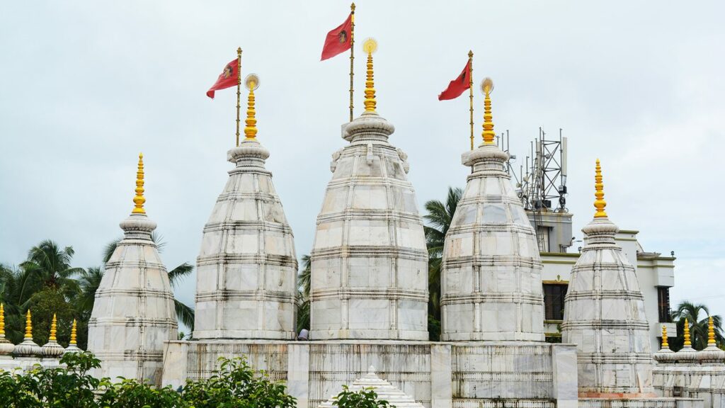 ISKCON Puja Paddhati: भगवान कृष्ण को समर्पित है इस्कॉन, जानें इसकी पूजा पद्धति 