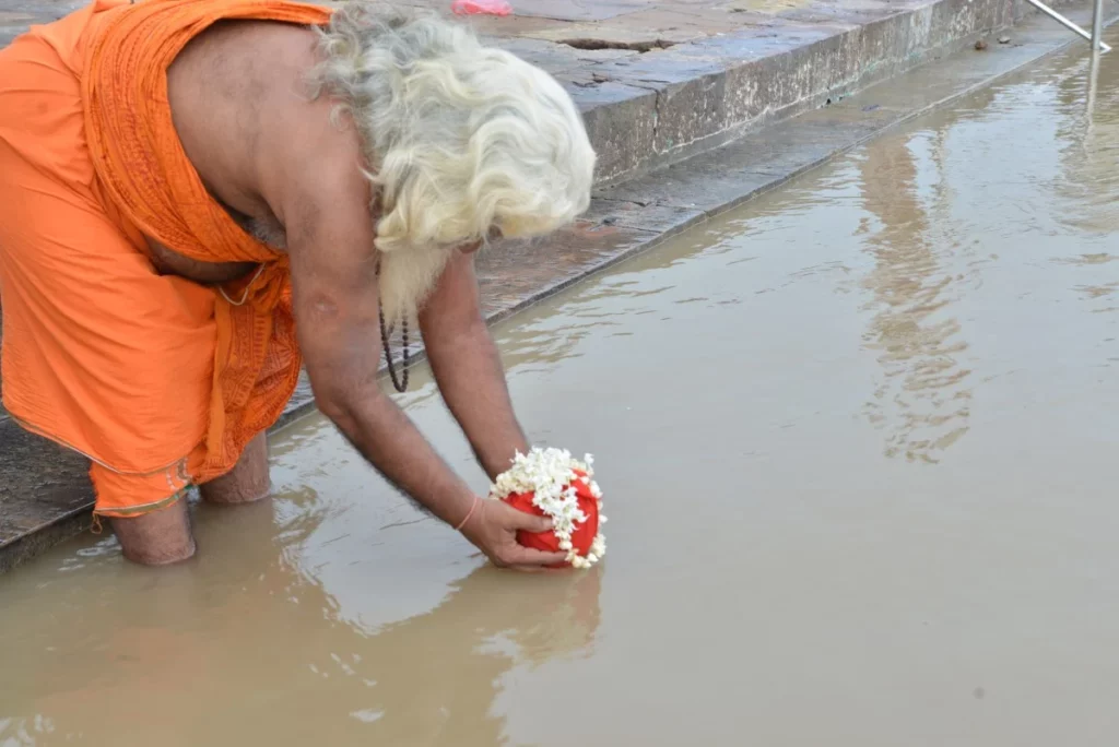 Asthi Visarjan: हिन्दू धर्म में अंतिम संस्कार के बाद अस्थियों का विसर्जन है जरुरी, जानिए क्यों? 