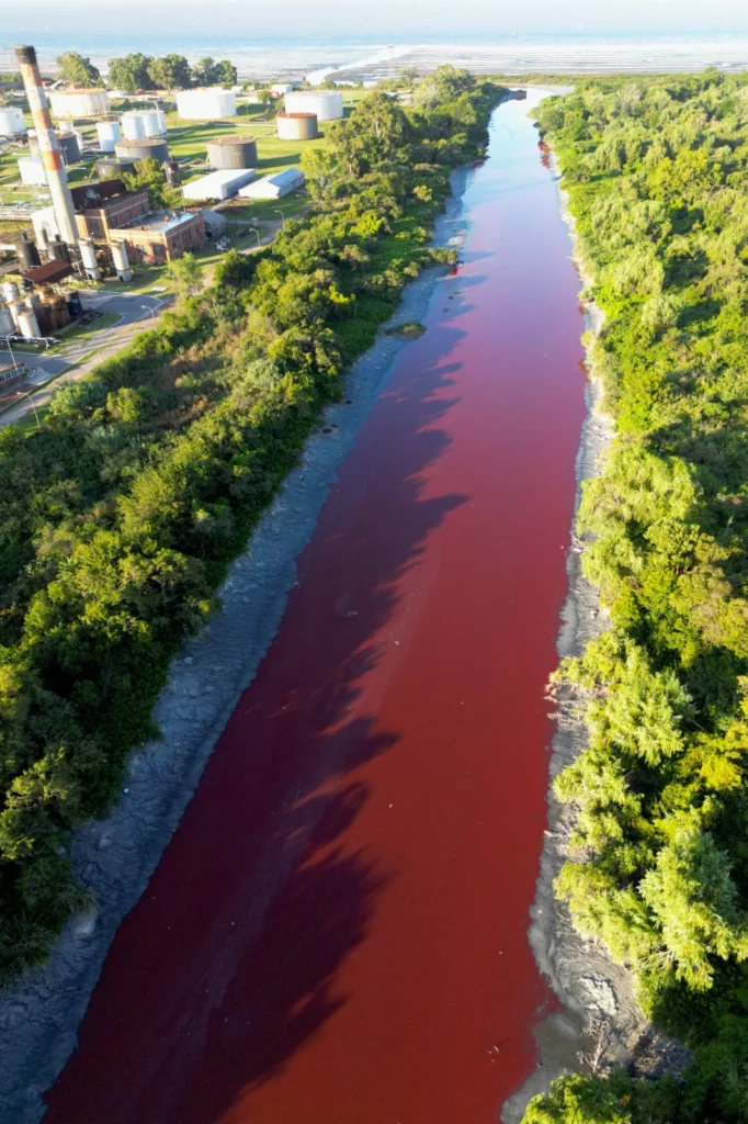 Argentina river turns red