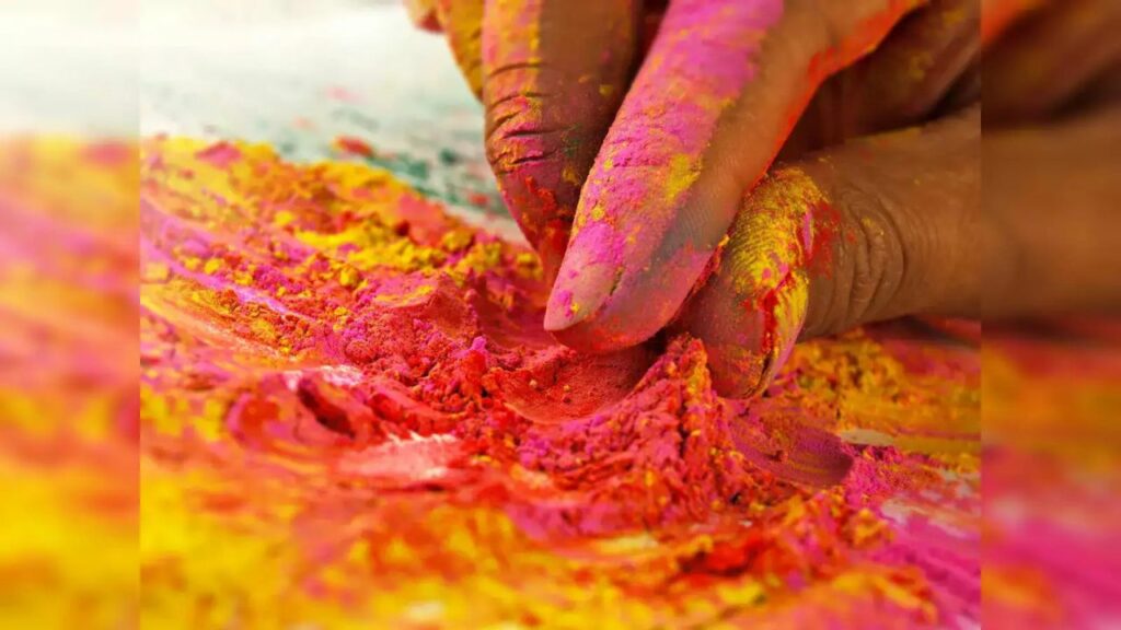 Holi Colors Removal: होली खेलने के बाद कैसे छुड़ाएं रंगों को? यहां देखें स्टेप बाई स्टेप प्रक्रिया 