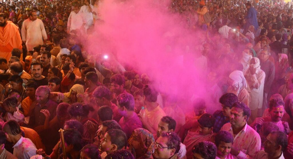 Barsana Lathmar Holi 2025: आज खेली जाएगी बरसाने में लट्ठमार होली, राधा-कृष्ण से है इसका संबंध 